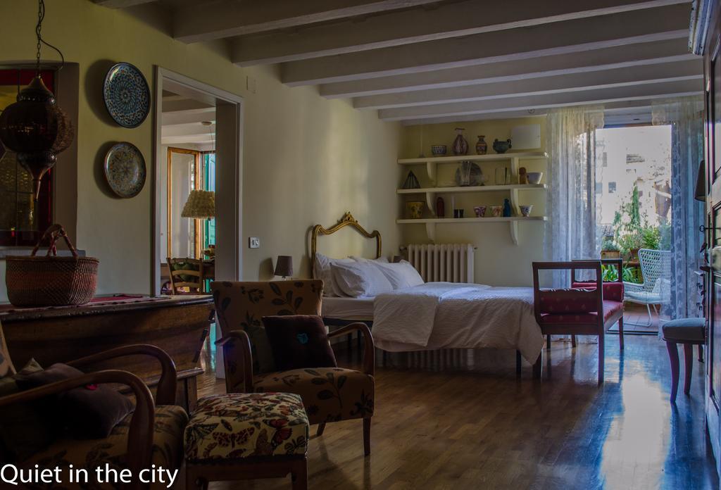 Quiet In The Apartamento *